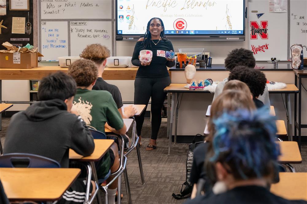 A wide angle of a guest speaker chatting with a class.